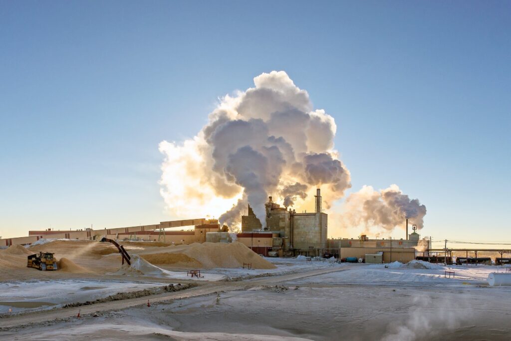 Nhà máy sản xuất giấy Kraft tại The Pas Manitoba, Canada